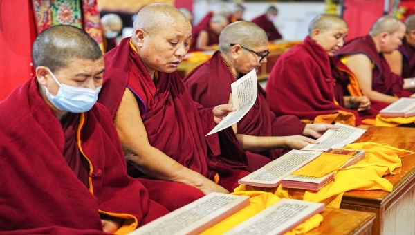 Nuns Recite Prayers and Read the Kangyur